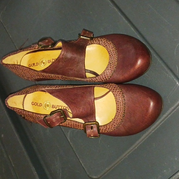 'Gold Button' Mary Jane heel - Picture 1 of 8
